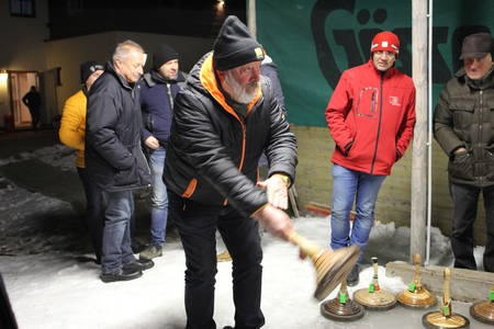 Eisschießen Tenöre gegen Bässe