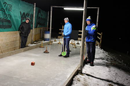 Eisschießen Tenöre gegen Bässe