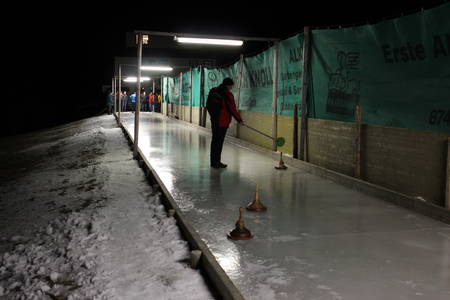 Eisschießen Tenöre gegen Bässe